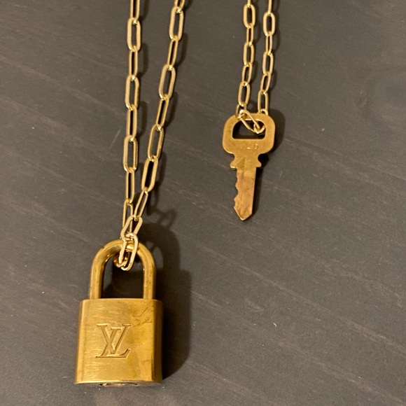 #326 Louis Vuitton LV Lock & Key - Picture 4 of 8